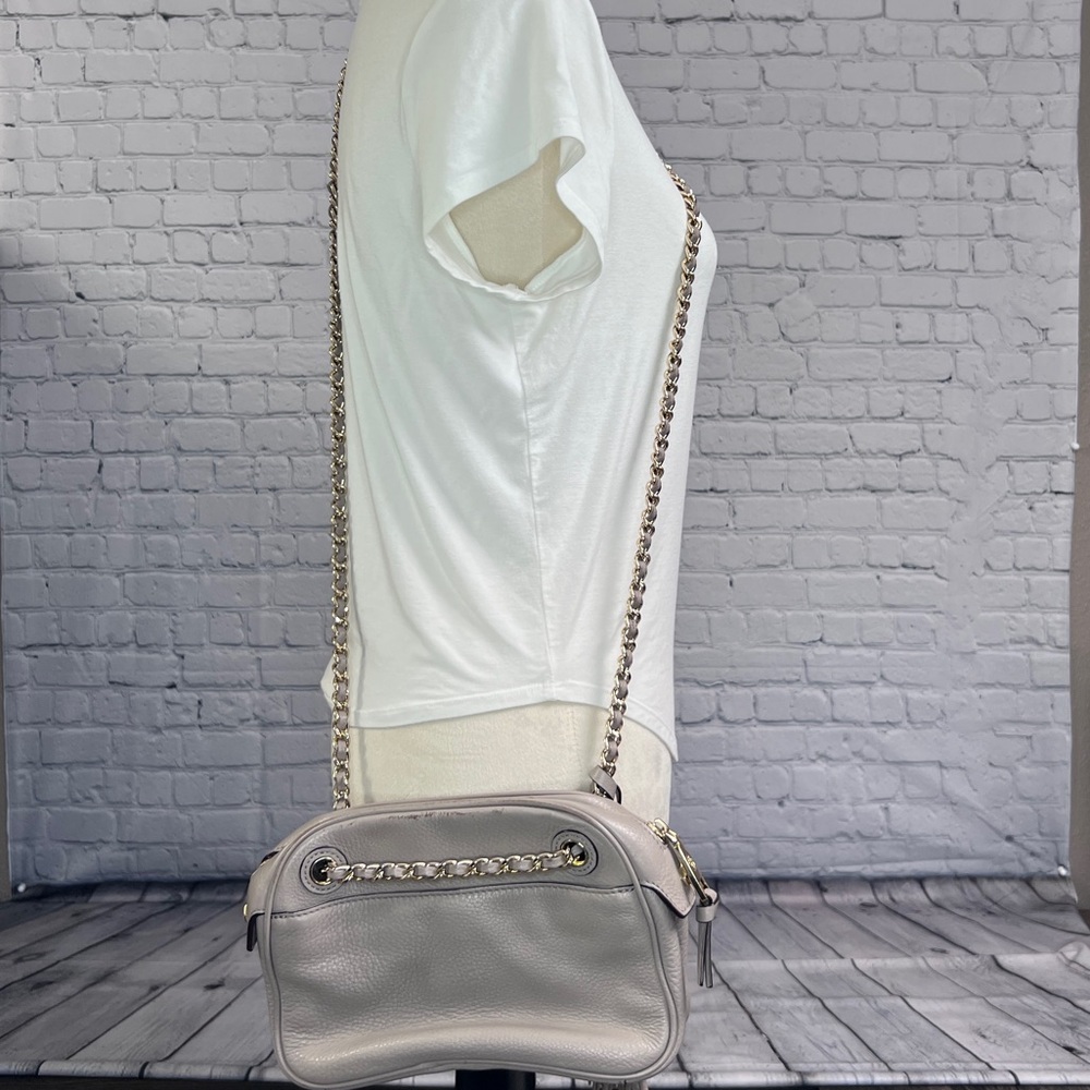 Tory Burch Pebbled Leather Shoulder Bag in Light Gray with Gold Hardware - Picture 2 of 15